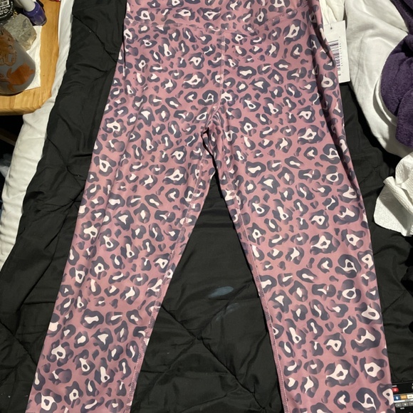Mauve and pink cheetah workout pants - Picture 2 of 6